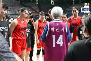 ‘김소니아 19점’ 한국 챔프 BNK, 일본 최강 후지쓰에 패배…“아직 60%, 빅맨 호흡 보완할 것”
