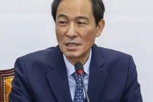 우상호 “출마할 거면 그만두고 나가야”… 대통령실, 이진숙에 자진 사퇴 첫 요구