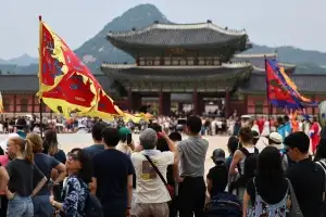 K문화 열풍에 외국인 붐비는 경복궁
