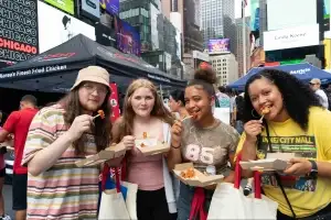 갓 튀긴 바삭함·양념 통했다… 미국인 입맛 사로잡은 BBQ