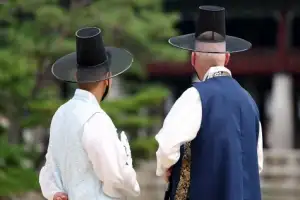 [포토] ‘갓 쓰고 경복궁 구경’