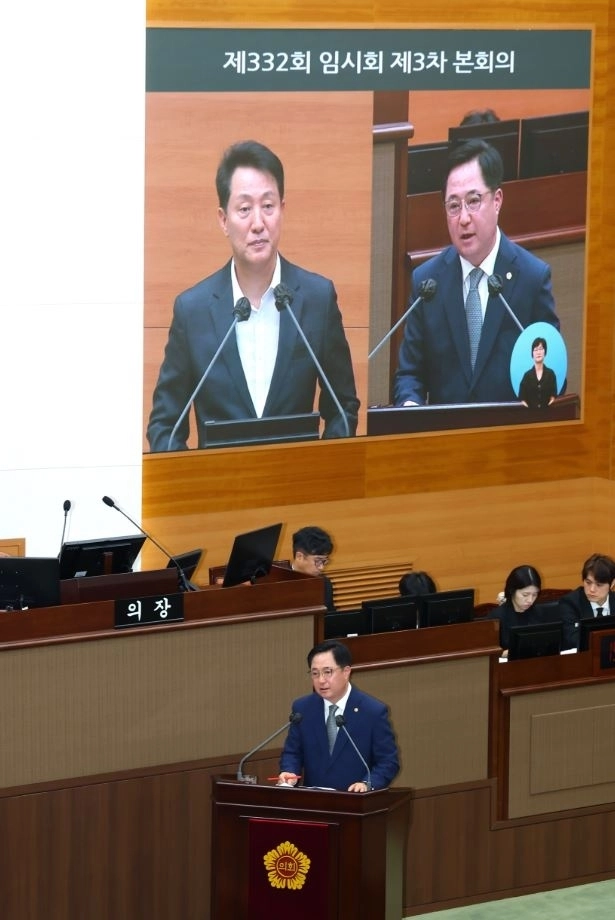 지난달 29일 제332회 임시회 시정질문에서 오세훈 시장에게 질의하는 박석 의원