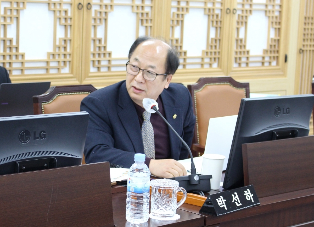 질의하는 박선하 경북도의원. 경북도의회 제공