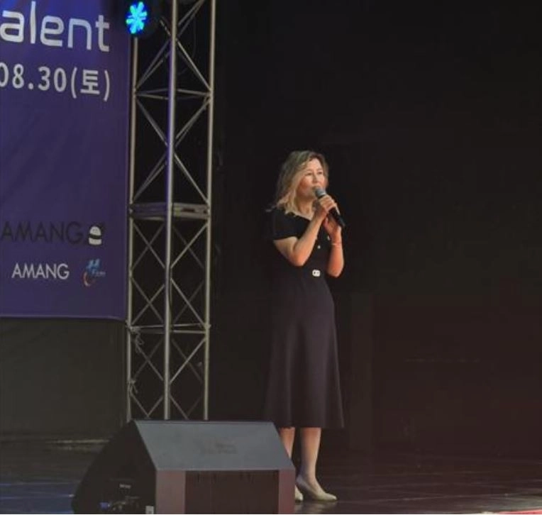 축사하는 아이수루 의원