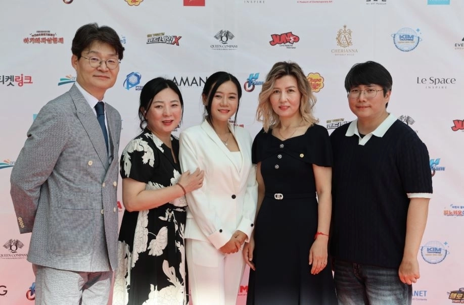 키즈매거진 아망(AMANG) 창간 20주년 기념 행사 주요 참석자 (좌측 피피텍 코리아 임훈 대표, 우측에서 두 번째 서울시의회 아이수루 의원)