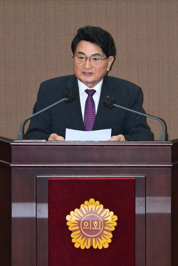 지난달 29일 제322회 임시회에서 열린 시정질문을 하는 홍국표 의원