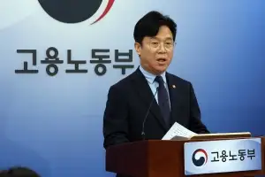 김영훈 “오늘부터 노동부로 변경… 산재처리 120일로 단축”