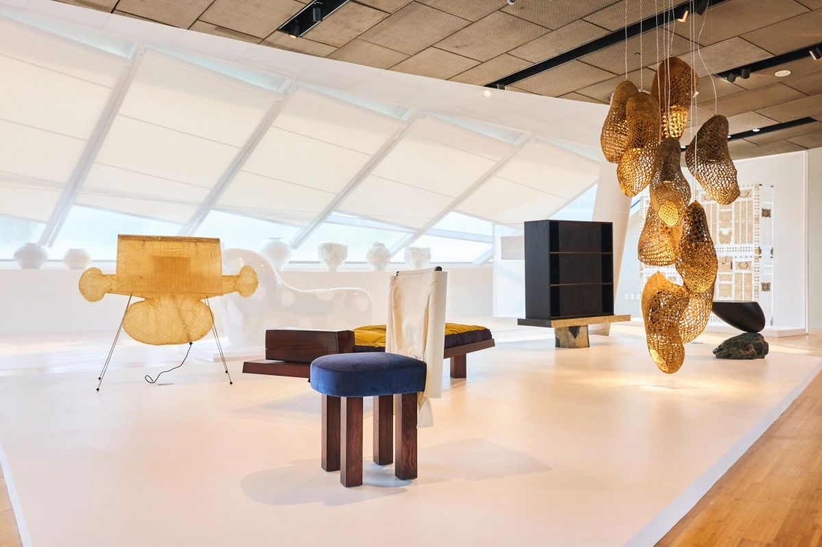 서울 동대문디자인플라자(DDP)에서 진행중인 ‘창작의 빛: 한국을 비추다’ 전시 전경. 서울디자인재단 제공