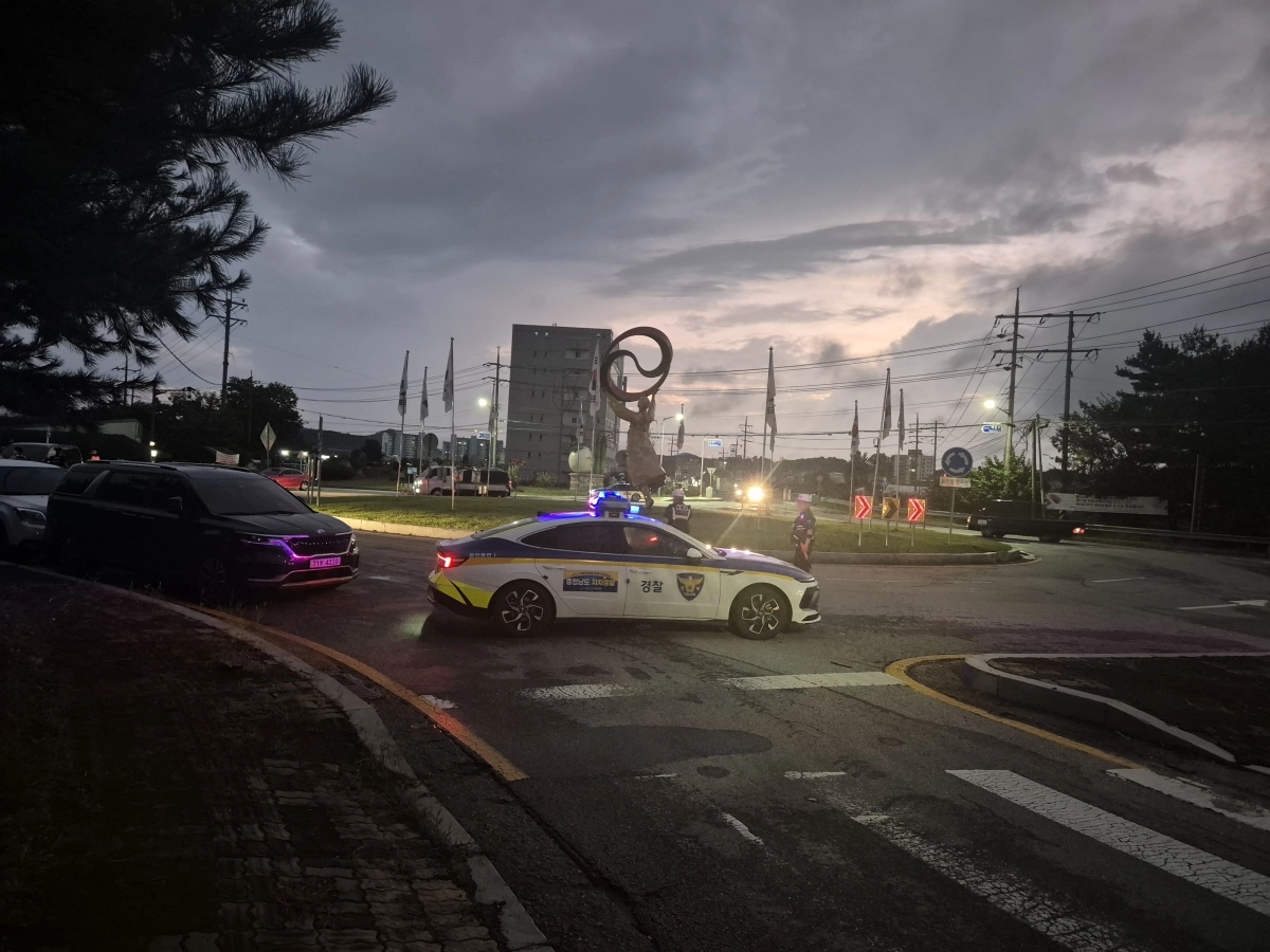 충남 천안시 동남 병천면 탑원교차로 인근에서 가스 유출 의심 신고가 접수돼 긴급 작업 중이다. 시 제공