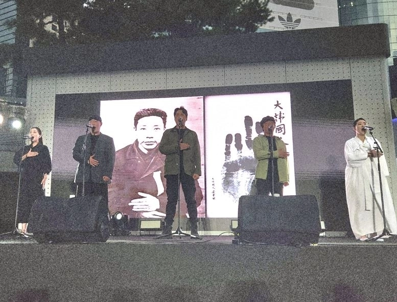 강남페스타에서 공연 중인 안중근 의사 영웅 갈라 음악회