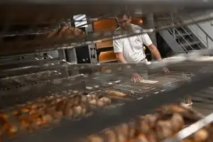 韓 990원 소금빵?…“바게트 1개 470원에 팝니다” 난리 난 ‘이곳’