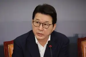 국힘 신동욱 “尹 구치소 CCTV, 모든 국민이 보자” 파격 제안