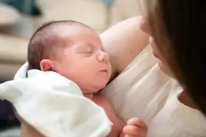 “홀로 키우는 딸 위해 육아휴직…복직했더니 새벽에 퇴근하라네요”