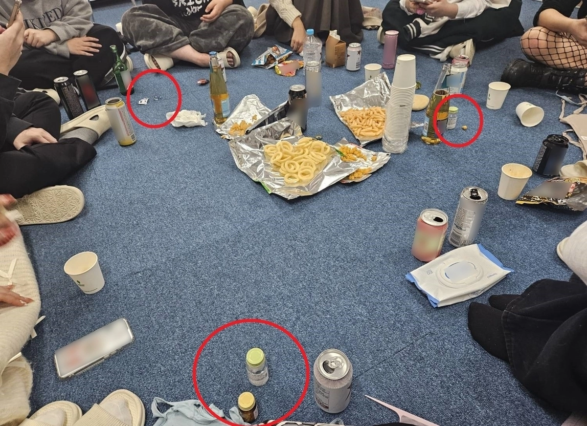 오프라인 모임서 마약성의약품의 환각효과를 극대화하기 위해 술에 섞어 복용. 부산본부세관 제공