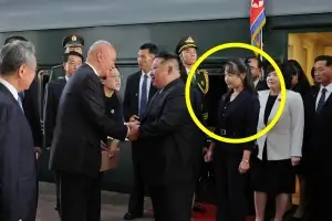 김정은, 딸 주애 데리고 방중 ‘후계도 선명’…다자외교 데뷔 [포착]