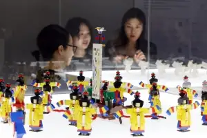 전통춤 추는 레고 블록