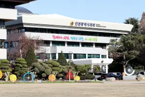 인천시장-기관장 임기 일치 조례안에…시의회 여야 충돌
