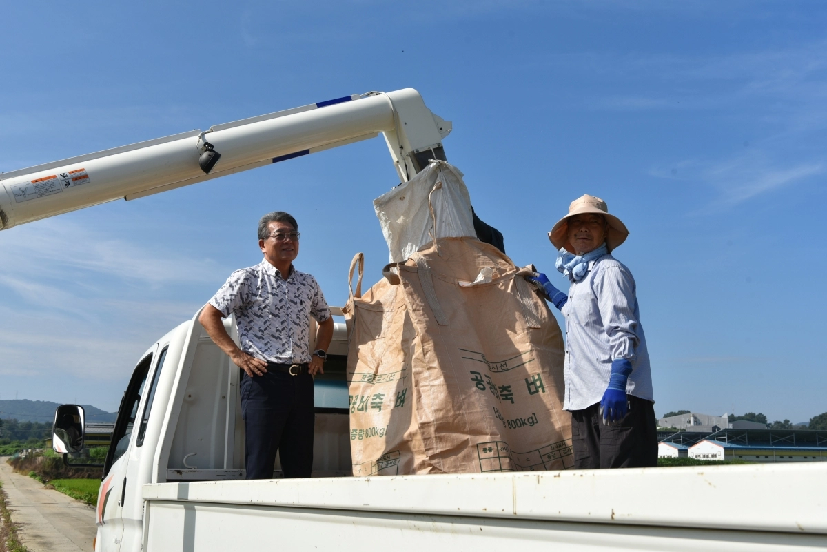 충남 천안시 성남면에서 지역 내 첫 벼 베기가 열렸다. 동천안농협 제공
