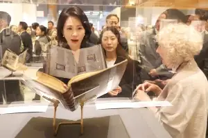 세계적 아트페어 찾은 김혜경 여사… “K컬처 위상 높아져”