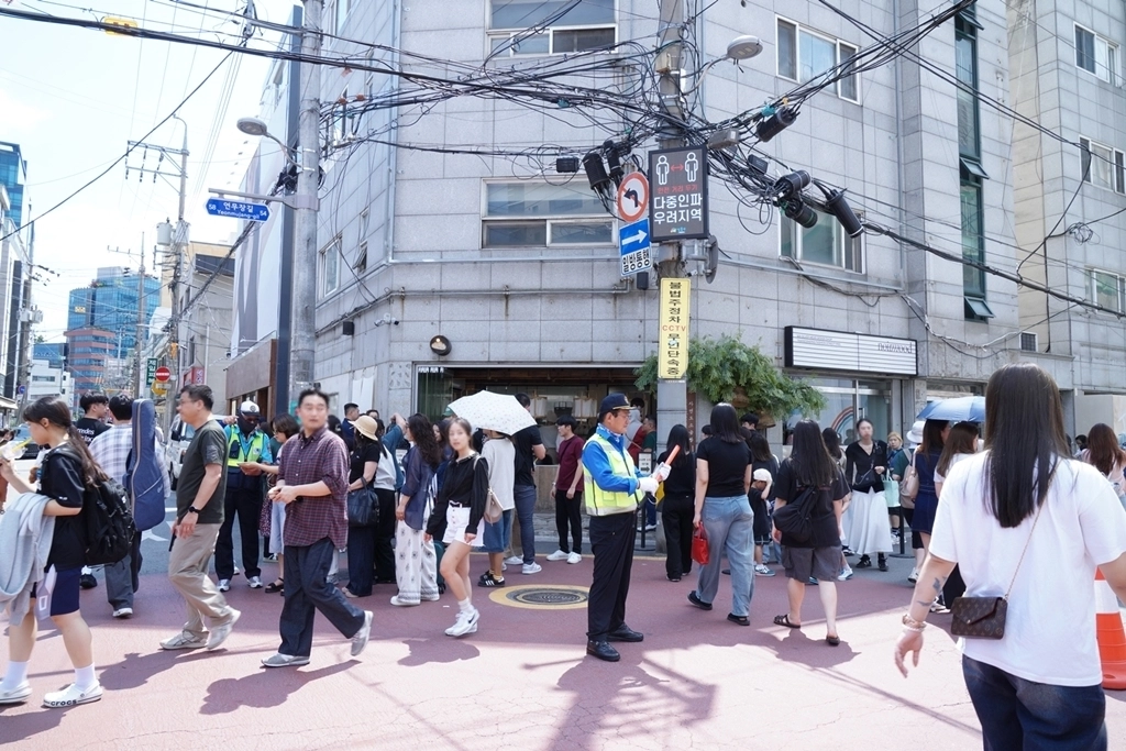 성동구 성수동에서 운영 중인 ‘성동형 보행 안전거리’ 모습. 성동구 제공