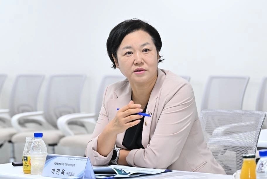 질의하는 이민옥 의원