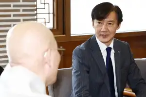 조국, ‘당내 성비위 알고도 침묵했나’ 질문에 “다음 기회에 답하겠다”