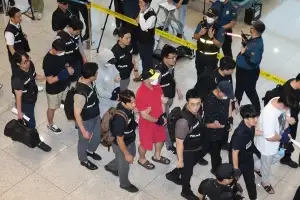 “전세기 띄워!” 도피 16년만에 잡아왔다…필리핀서 49명 역대급 송환 [포착]