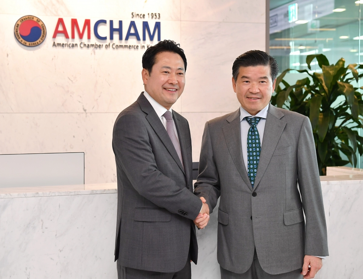 野는 암참과 ‘악수’