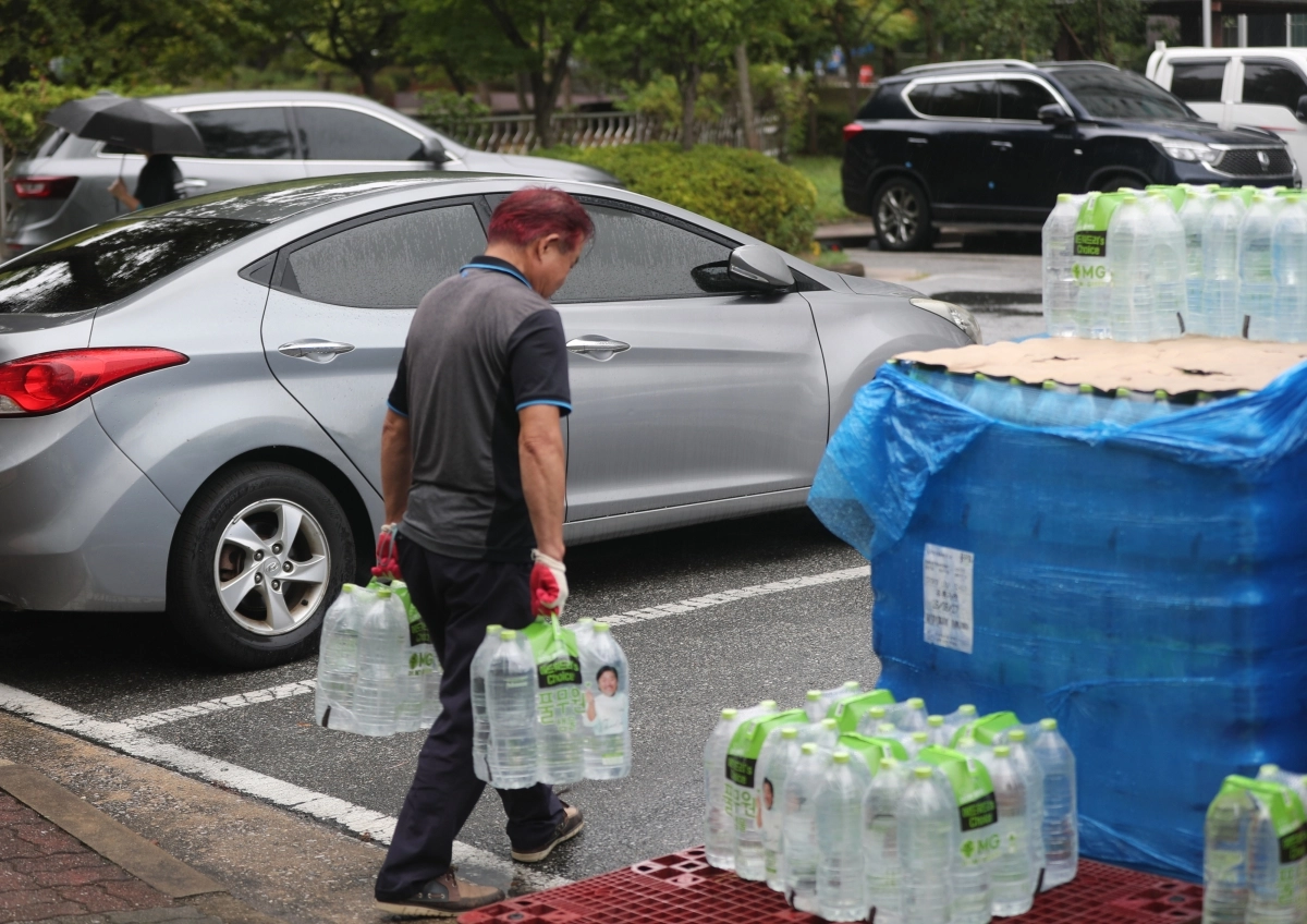 ‘생수 받아가요’
