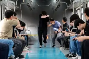 [포토] 전동차 화재 시연… 대피하는 승객들