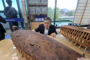 복원 중인 전라좌수영 거북선 모형