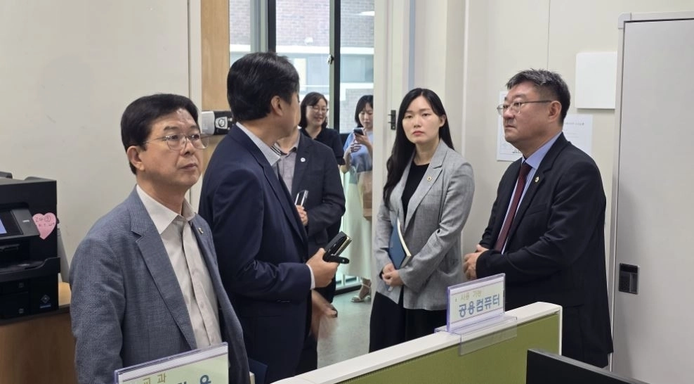 이날 교육위원회는 학교로부터 학교 운영 현황에 대한 상세 보고를 받았다.