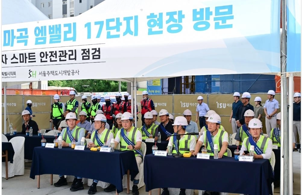 지난 3일 강서구 마곡엠밸리 17단지 건설현장을 방문한 서울시의회 주택공간위원회(위원장 김태수)