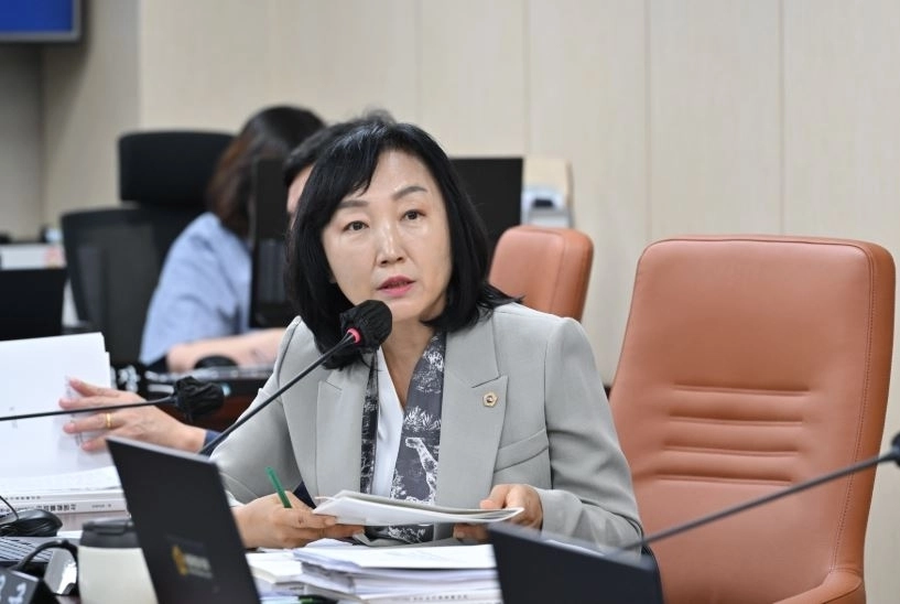 질의하는 이영실 의원