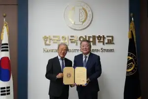 윤윤수 미스토홀딩스 회장, 한국외대에 발전기금 10억원 기부