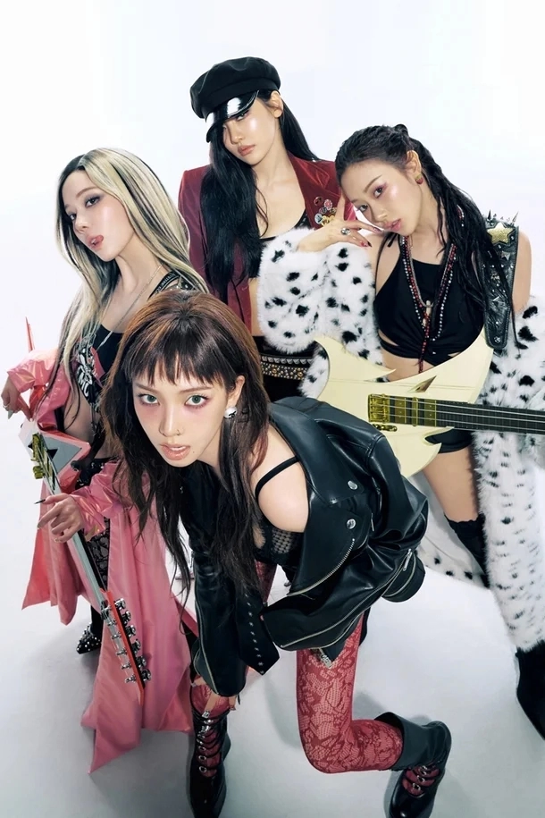 걸그룹 에스파가 6번째 미니앨범 ‘리치 맨’을 공개했다.  SM엔터테인먼트 제공