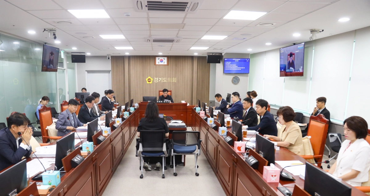 운영위원회(위원장 양우식). 9월 5일 제386회 임시회 제1차 회의를 열고 ‘행정사무감사 시기 및 기간 결정의 건’을 비롯한 주요 안건 26건 심의·의결. (사진=경기도의회)