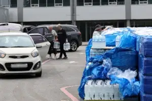 [포토] ‘최악 가뭄’ 강릉, 드라이브 스루로 생수 배부
