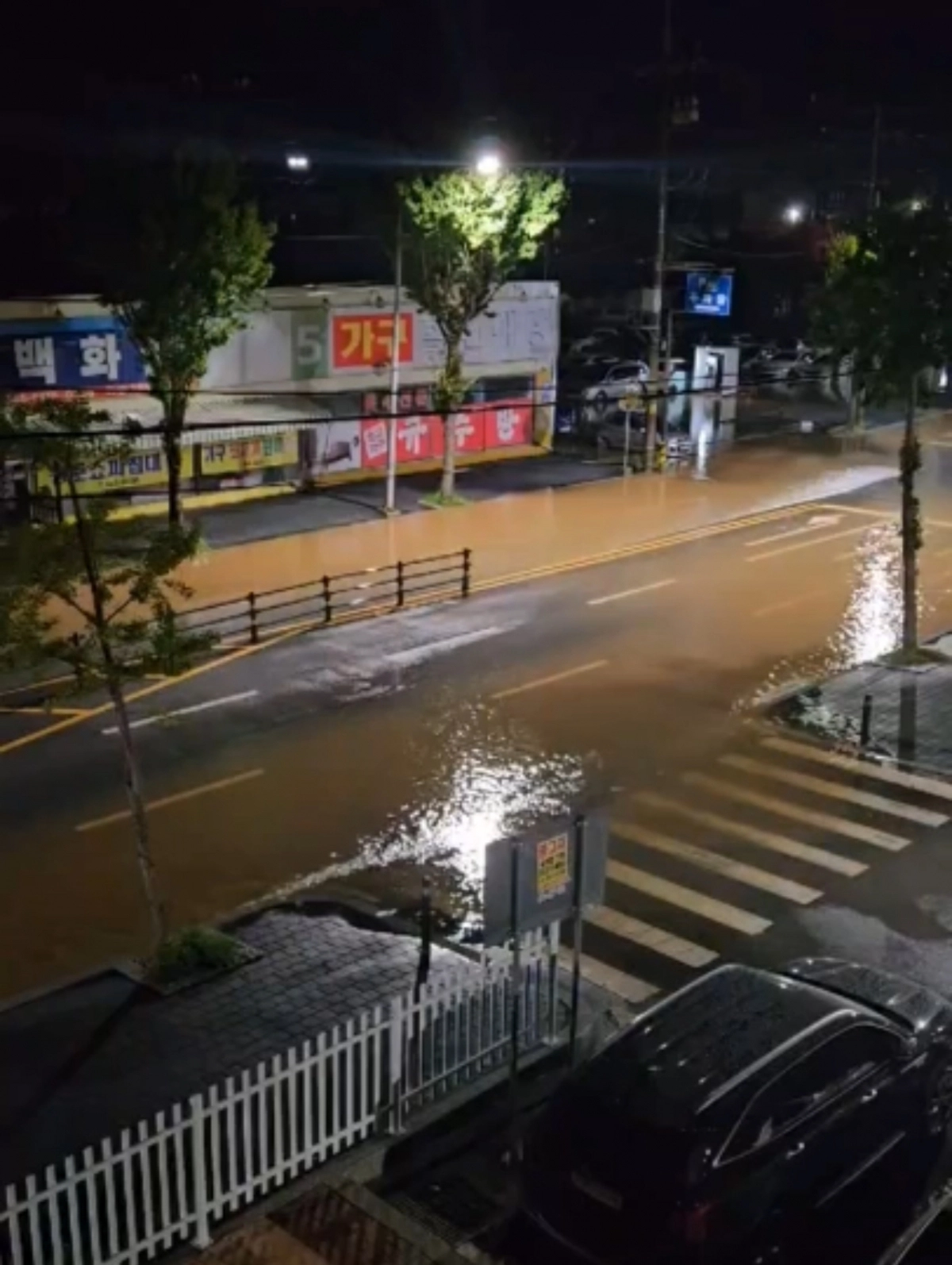 7일 전북 전역에 호우특보가 발효된 가운데 김제시의 한 도로가 밤새 내린 비에 침수됐다. 2025.9.7 독자 제공 연합뉴스
