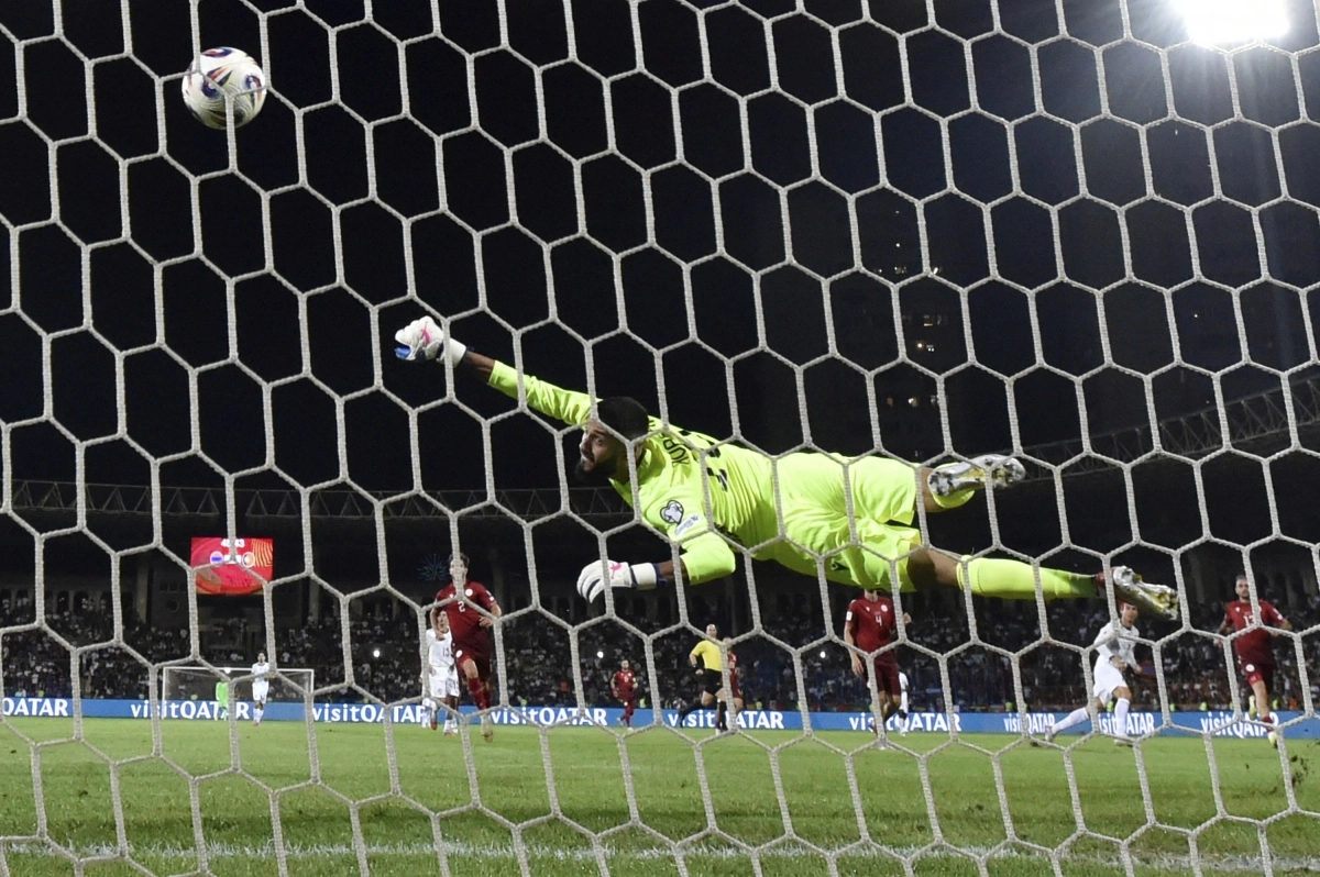 포르투갈 축구 국가대표 크리스티아누 호날두가 7일(한국시간) 아르메니아 예레반에서 열린 2026 북중미월드컵 유럽예선 조별리그 F조 1차전 아르메니아와의 원정 경기에서 득점하고 있다. AP 연합뉴스