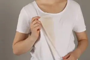 세제 필요없다…‘누런 땀 얼룩’ 더 깨끗이 지우는 기술 개발됐다