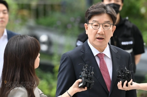 권성동(오른쪽) 국민의힘 의원