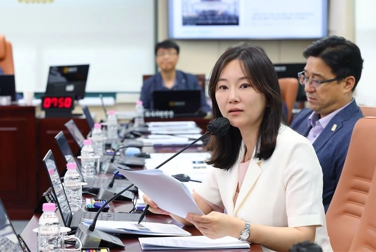 질의하는 윤영희 의원