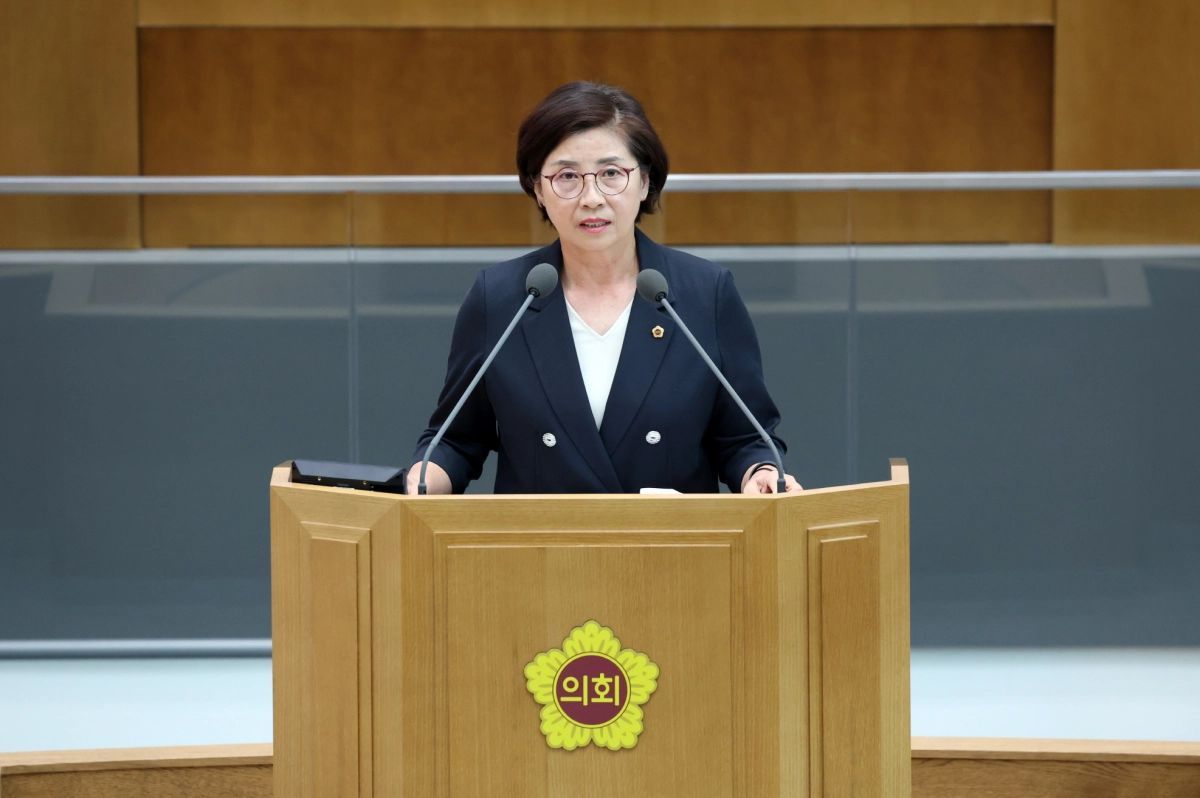 김미숙 의원이 9월 5일 열린 제386회 임시회 제1차 본회의 5분 자유발언을 통해 치매환자의 구강건강 문제 해결을 위한 ‘경기도 공공치과병원 설립’을 제안하고 있다. (사진=경기도의회)