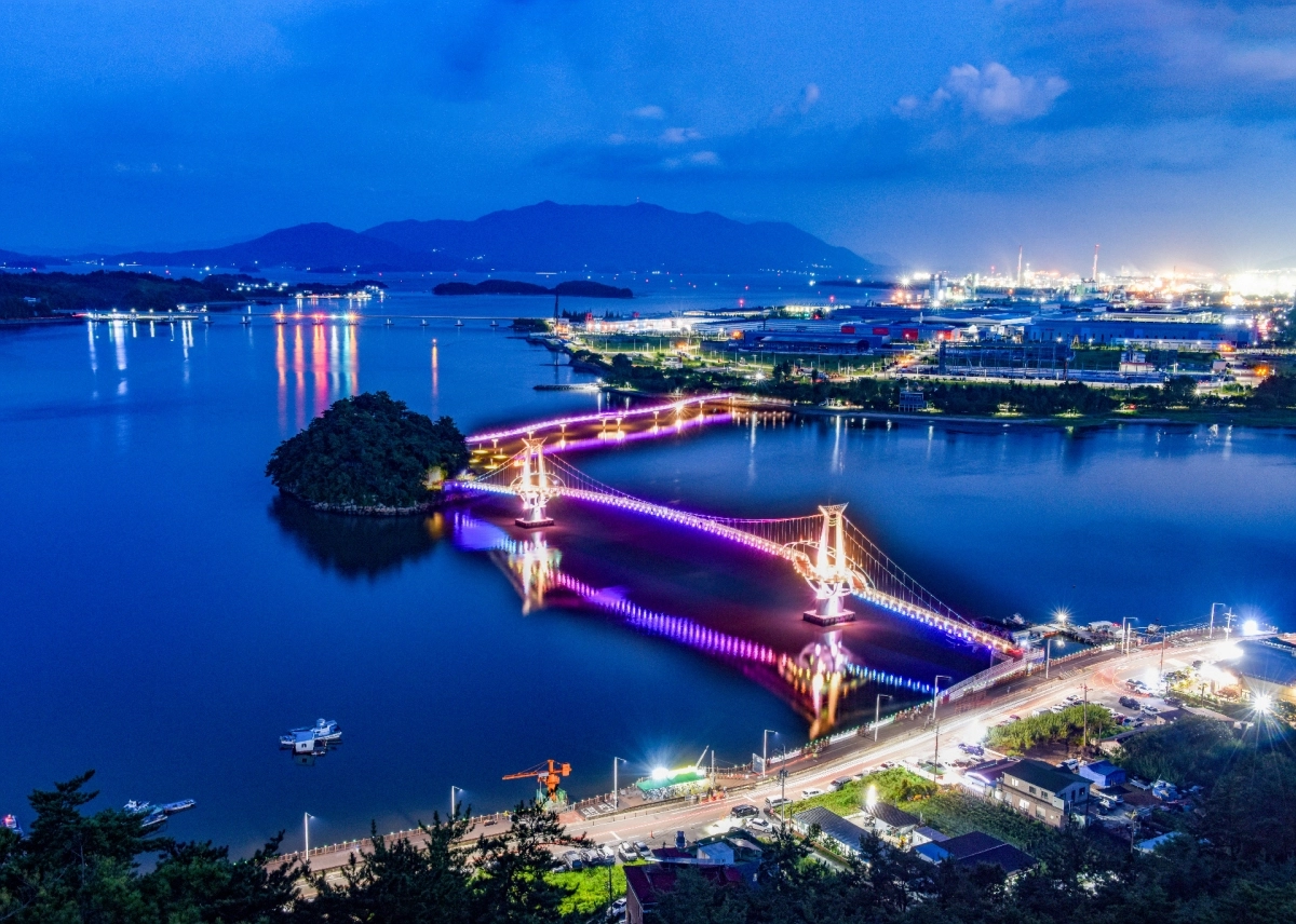 ‘제24회 광양전어축제’가 오는 12일부터 14일까지 진월면 망덕포구 일원에서 재미·별미·의미를 함께 즐기는 ‘3미(味) 축제’로 열린다.