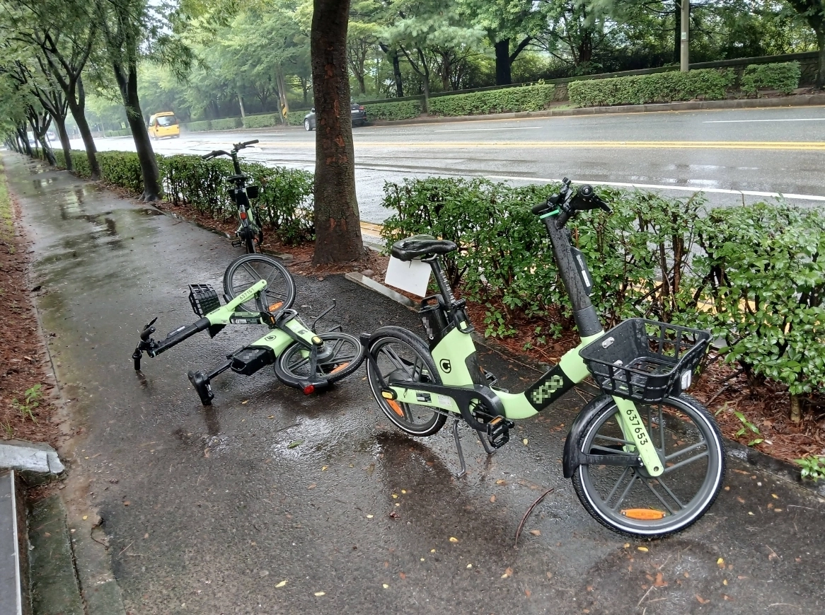 순천시가 전동킥보드와 공유자전거 불법주차 단속에 나선다.