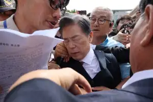 “매국노! 매국노!” 국회 왔다가 ‘몸싸움’ 휘말린 독립기념관장 [포착]