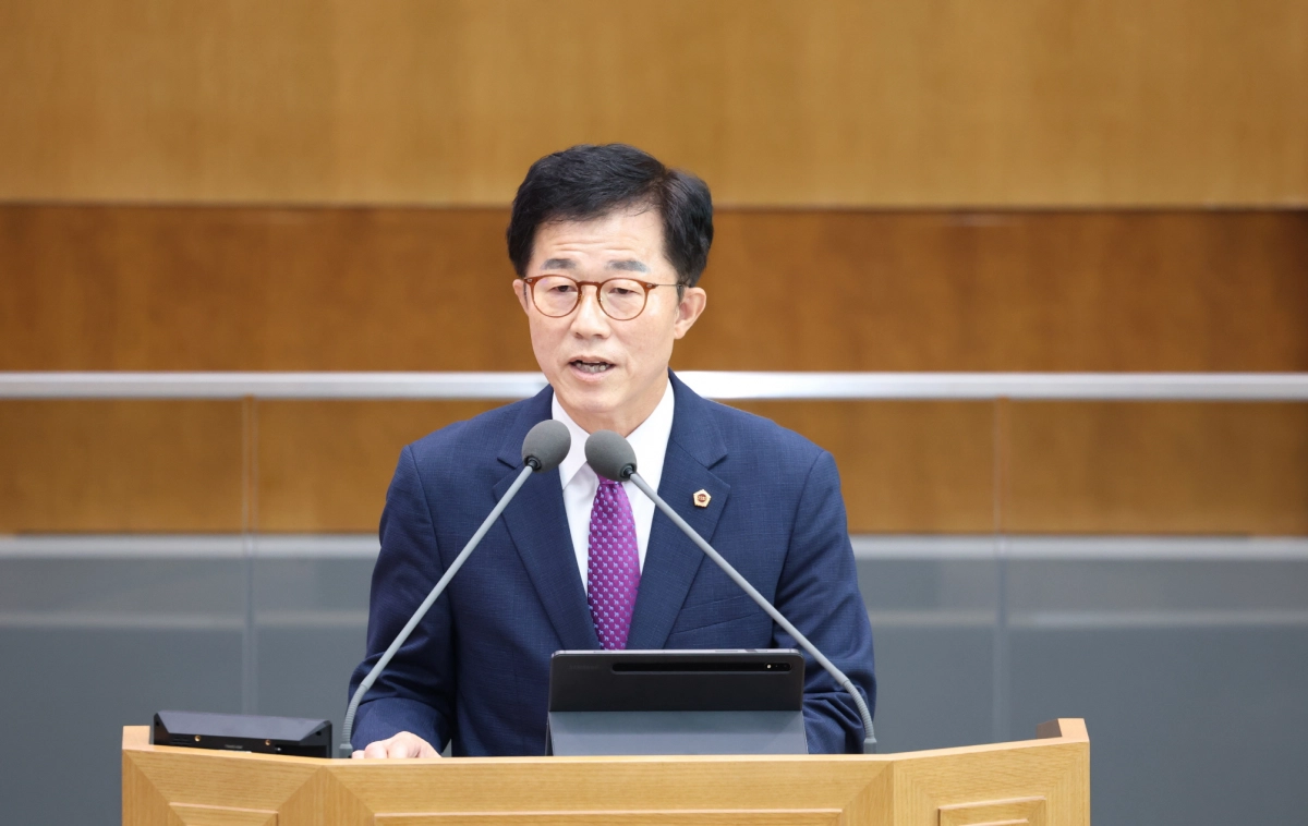 김근용 의원(교육행정위원회)이 9월 8일 열린 제386회 임시회 제2차 본회의 대집행부질문에서 김동연지사를 대상으로 질의하고 있다. (사진=경기도의회)