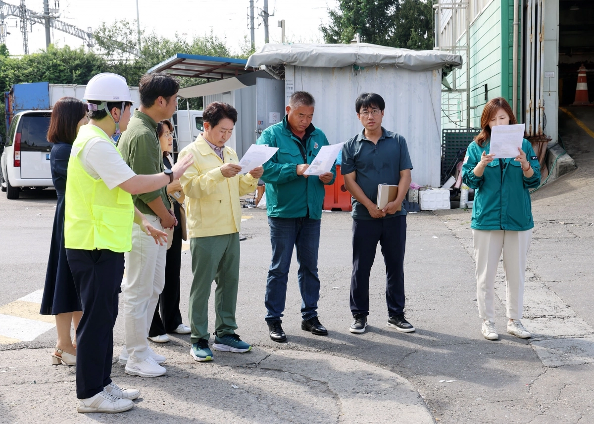 8일 제295회 광명시의회 임시회 부의안건으로 제출된 제3차 수시분 공유재산관리계획안의 취득대상지 현장점검을 실시한 광명시의회 자치행정교육위원회(위원장 이재한). 광명시의회 제공