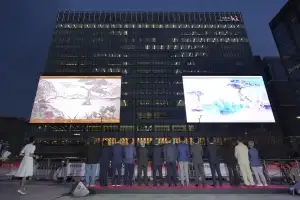 종로구 “한국판 타임스퀘어 광화문 불 밝혔다”